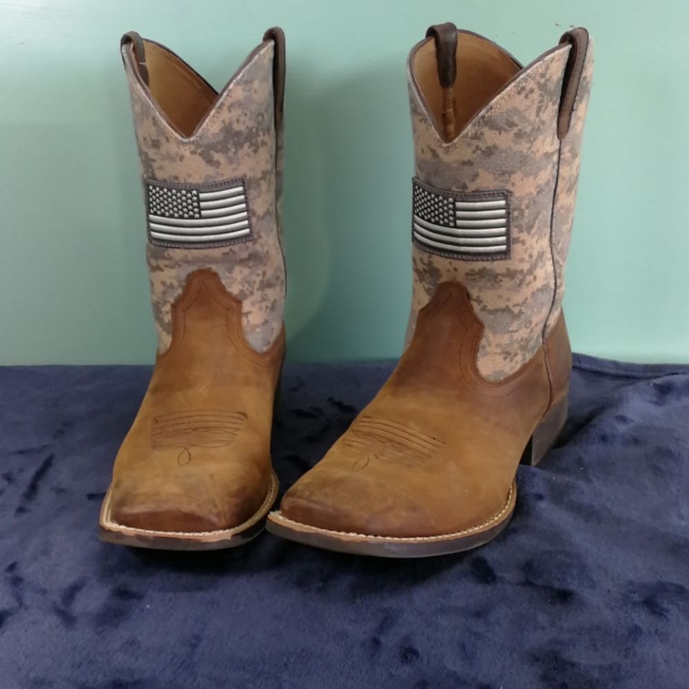 SOLD- DO NOT BUY- MENS ARIAT CAMO PATRIOT USA FLAG BOOTS SZ 6